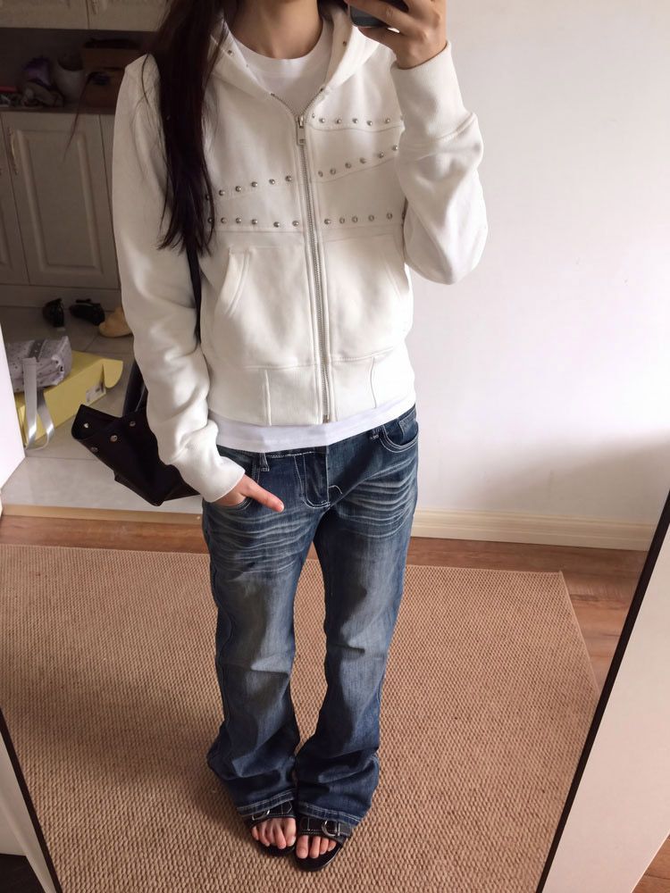هودي نسائي مزود بمسامير ودبابي - مراجعة Vintage Zip Hoodie وسعره