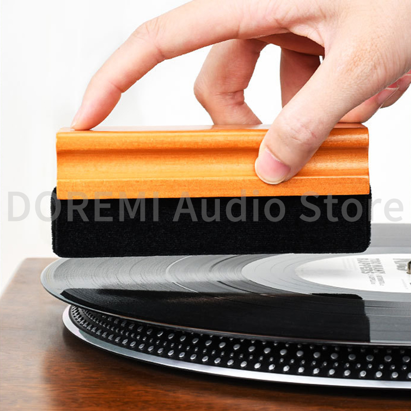 فرشاة تنظيف سجل الفينيل المضاد - مراجعة Vinyl Record Cleaner وسعره